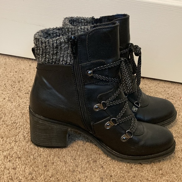 Boots: Black Lace Up with block heel - Picture 2 of 3